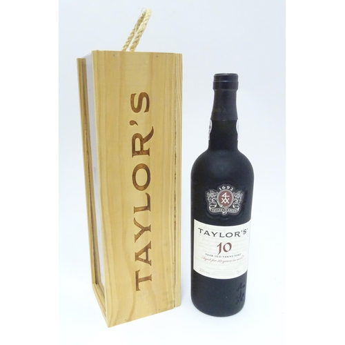 1051 - Port : A boxed bottle of Taylor's 10 year old Tawny port.