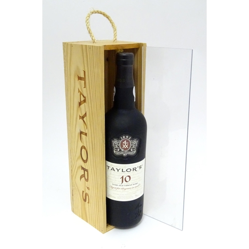 1051 - Port : A boxed bottle of Taylor's 10 year old Tawny port.