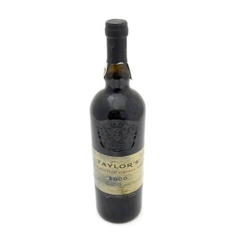 1052 - Port : A bottle of Taylor's Late Bottled Vintage Port, 2000