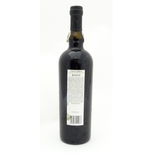 1052 - Port : A bottle of Taylor's Late Bottled Vintage Port, 2000