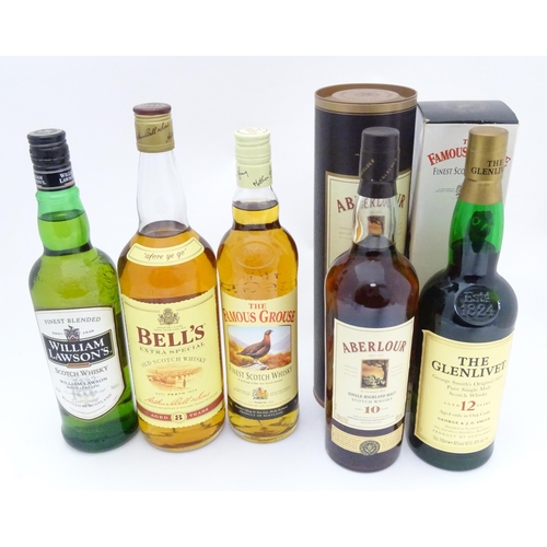 1055 - Whisky : Five bottles of assorted Whisky to include William Lawson's, Bell's, Famous Grouse (boxed),... 