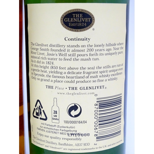 1055 - Whisky : Five bottles of assorted Whisky to include William Lawson's, Bell's, Famous Grouse (boxed),... 