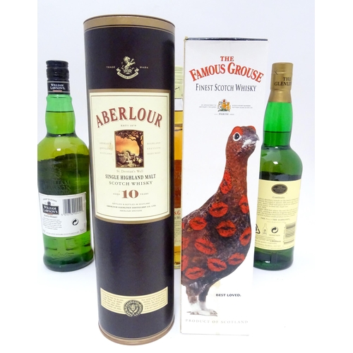 1055 - Whisky : Five bottles of assorted Whisky to include William Lawson's, Bell's, Famous Grouse (boxed),... 