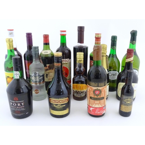 1057 - Eighteen assorted bottles of wines, spirits etc. to include Port, Sherry, Coffee Liqueur, Pimm's, Du... 