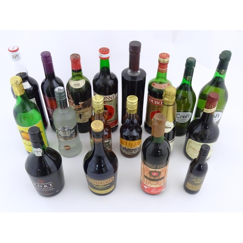 1057 - Eighteen assorted bottles of wines, spirits etc. to include Port, Sherry, Coffee Liqueur, Pimm's, Du... 