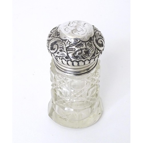 458 - A cut glass salts jar with silver lid, hallmarked London 1906, maker M. Bros. Approx. 3 1/2