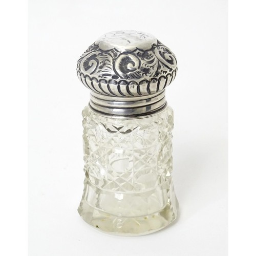 458 - A cut glass salts jar with silver lid, hallmarked London 1906, maker M. Bros. Approx. 3 1/2