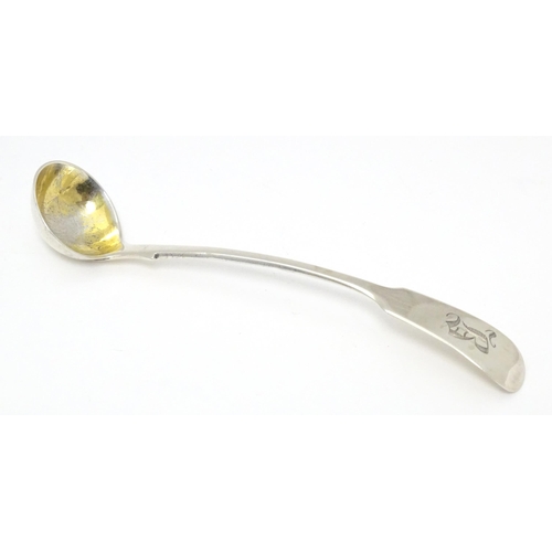 459 - A Victorian silver Fiddle pattern salt spoon with gilded bowl hallmarked London 1855, maker Elizabet... 