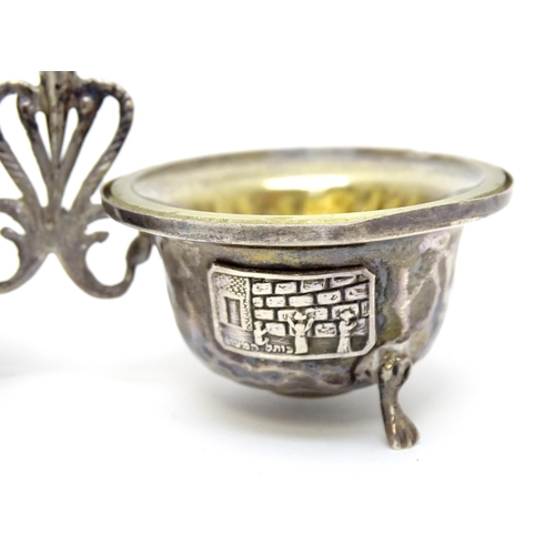 463 - Judaica : A .800 silver Israeli souvenir salt cruet with hammered decoration and scenes with Jerusal... 