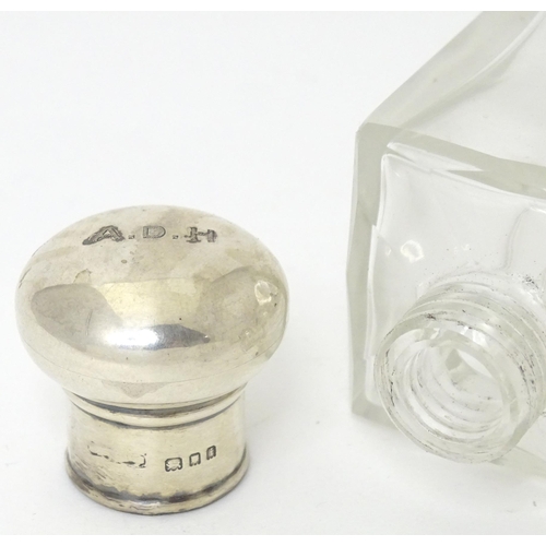 472 - A glass dressing table jar of squared form with silver lid hallmarked London 1924. Approx. 5 1/4