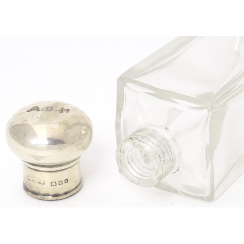 472 - A glass dressing table jar of squared form with silver lid hallmarked London 1924. Approx. 5 1/4