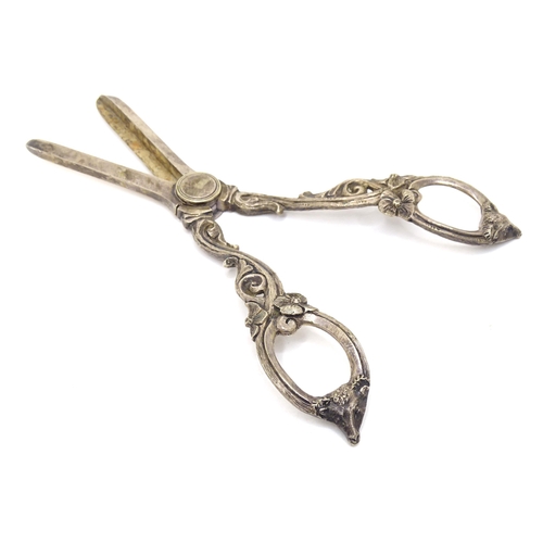 473 - 19thC silver plate grape shears with scroll decoration and rams head detail to handles. Approx. 7