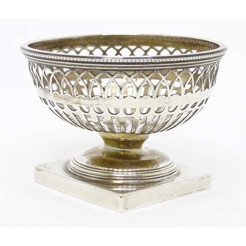 476 - A silver pedestal bon bon dish with pierced decoration, hallmarked Chester 1914, maker George Nathan... 