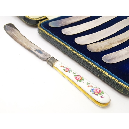 518 - A set of six tea knives with silver collars and gilt and floral decorated ceramic handles, the colla... 