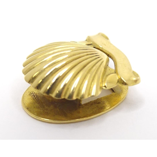 716 - A French gold stud / button of shell form by Cartier Paris. Marked verso and signed Cartier Paris.  ... 