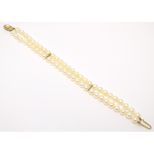 756 - A two strand pearl bracelet with 9ct gold clasp. Approx 7 1/2