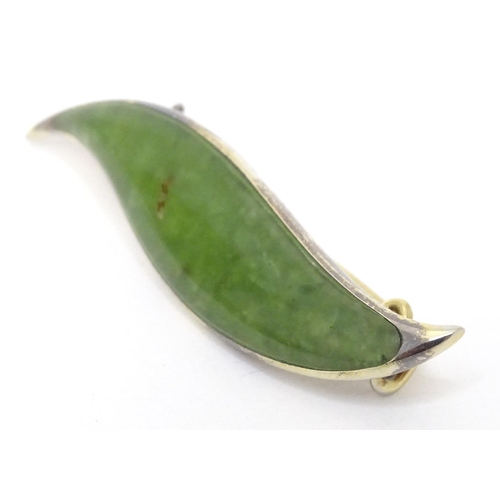 761 - A Sterling silver mounted New Zealand greenstone brooch formed as a leaf.
Approx. 1 1/2