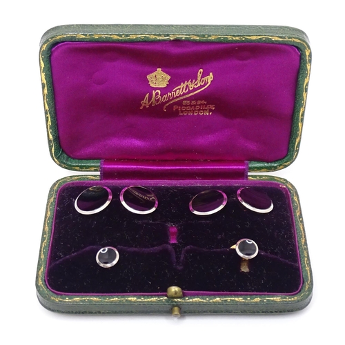 762 - A pair of 9ct gold cufflinks together with a pair of collar studs.