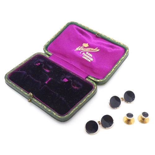 762 - A pair of 9ct gold cufflinks together with a pair of collar studs.