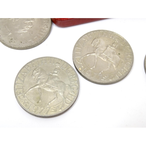 799 - Coins : Assorted commemorative coins to include a Gibraltar proof crown 1967, a Tower of London 1078... 