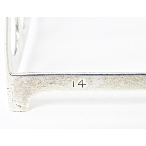 245 - A silver five bar toast rack, hallmarked Sheffield 1922, maker Brook & Son. Approx. 3