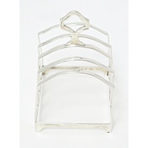 245 - A silver five bar toast rack, hallmarked Sheffield 1922, maker Brook & Son. Approx. 3