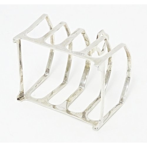 245 - A silver five bar toast rack, hallmarked Sheffield 1922, maker Brook & Son. Approx. 3