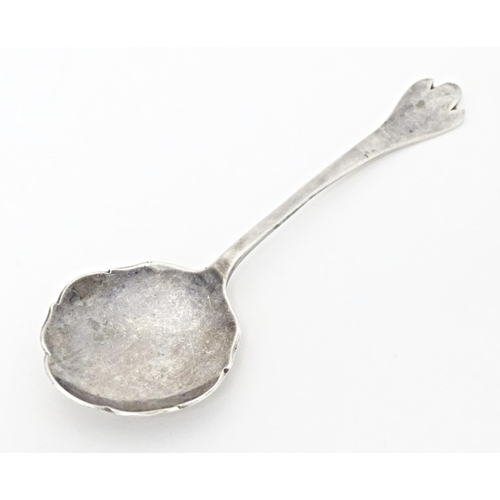 250 - A silver jam / preserve spoon with trefid hand and rats tail bowl, hallmarked Sheffield 1933, maker ... 