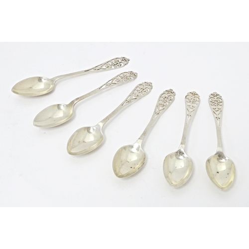 252 - Six silver tea spoons with fretwork decoration to handles, hallmarked Birmingham 1919, maker William... 