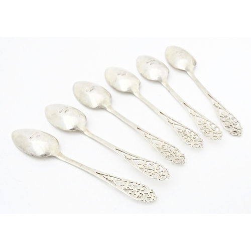 252 - Six silver tea spoons with fretwork decoration to handles, hallmarked Birmingham 1919, maker William... 