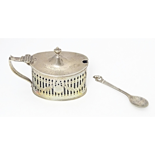 285 - A silver mustard pot with hinged lid, pierced detail and blue glass liner, hallmarked London1899, ma... 