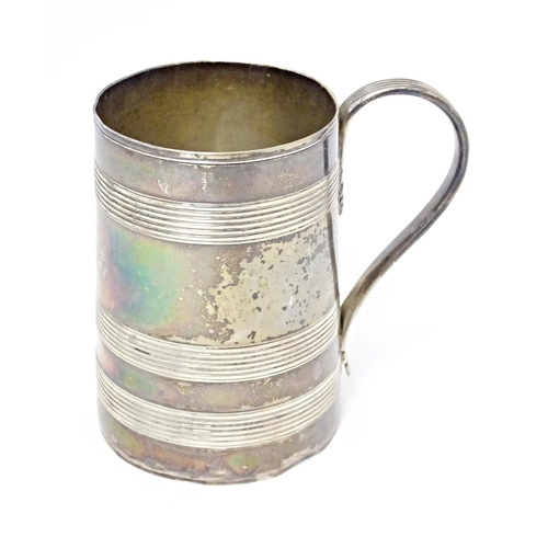 292 - A Geo III silver tankard with banded decoration and loop handle hallmarked London 1790, maker Henry ... 