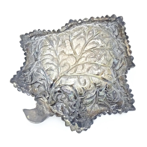 314 - A silver dish of leaf form hallmarked Sheffield 1903, maker Martin, Hall & Co. Approx. 6 1/4