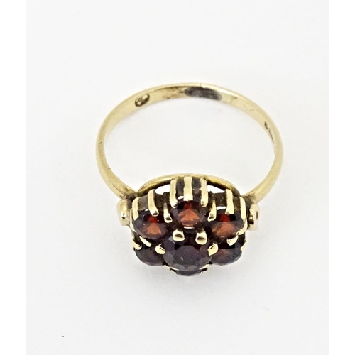 590 - A 9ct gold ring set with garnet cluster. Ring size approx. L