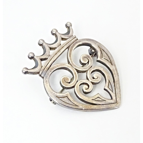 631 - A Scottish silver Luckenbooth brooch, hallmarked 1989, maker Michael Grey. Approx. 1 1/2