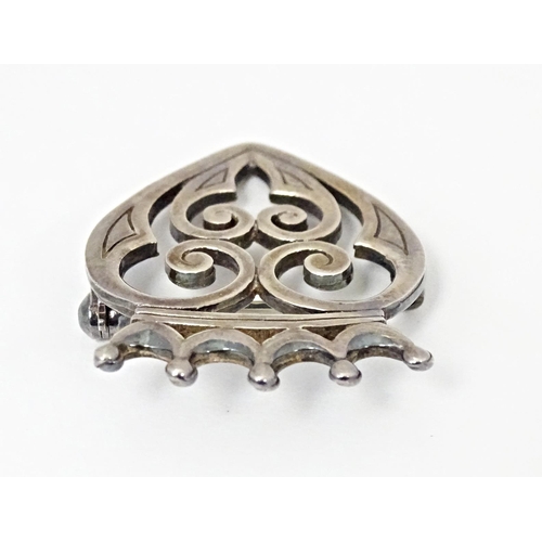 631 - A Scottish silver Luckenbooth brooch, hallmarked 1989, maker Michael Grey. Approx. 1 1/2