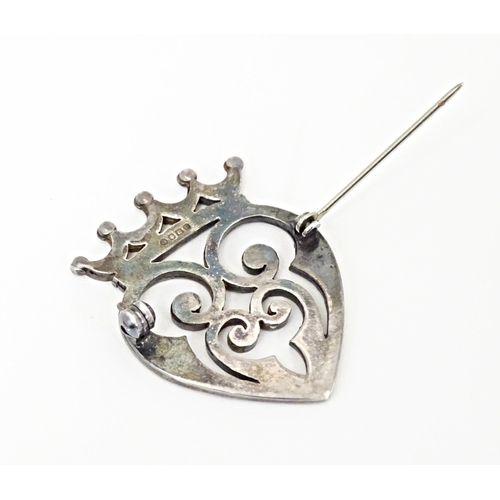 631 - A Scottish silver Luckenbooth brooch, hallmarked 1989, maker Michael Grey. Approx. 1 1/2