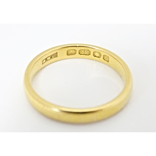 554 - A 22ct gold ring, hallmarked London 1956. Ring size approx. N