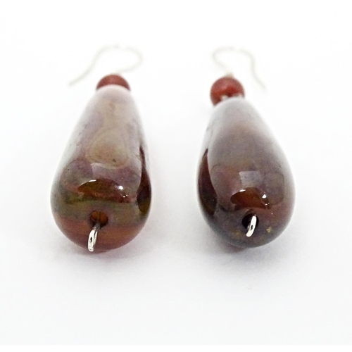 643 - A pair of agate drop earrings. Approx. 2