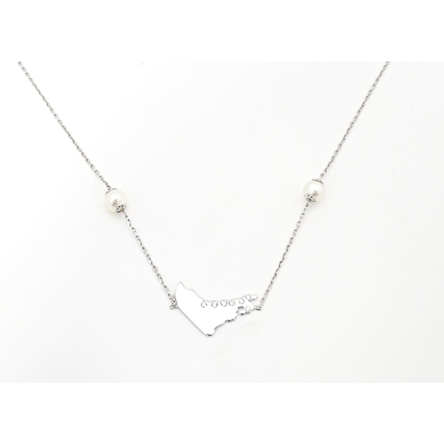 652 - An 18ct white gold necklace set with pearl beads. Approx. 36