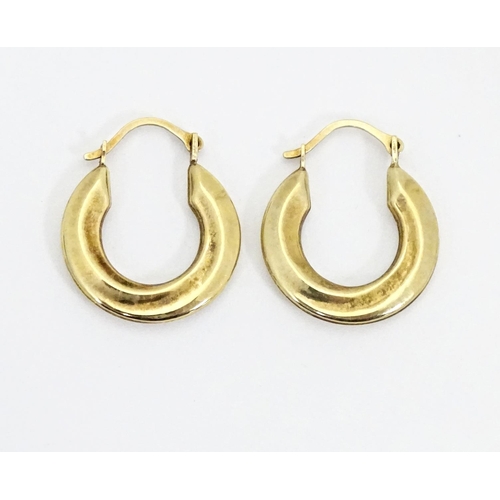 655 - A pair of 9ct gold hoop earrings. Approx. 3/4