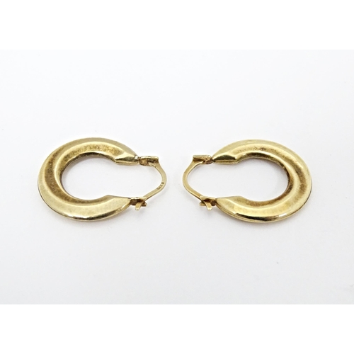 655 - A pair of 9ct gold hoop earrings. Approx. 3/4