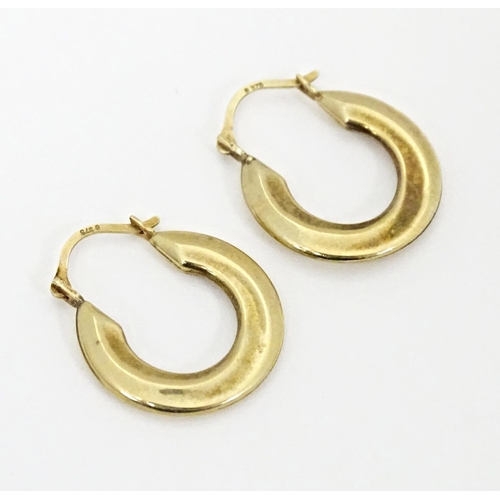 655 - A pair of 9ct gold hoop earrings. Approx. 3/4