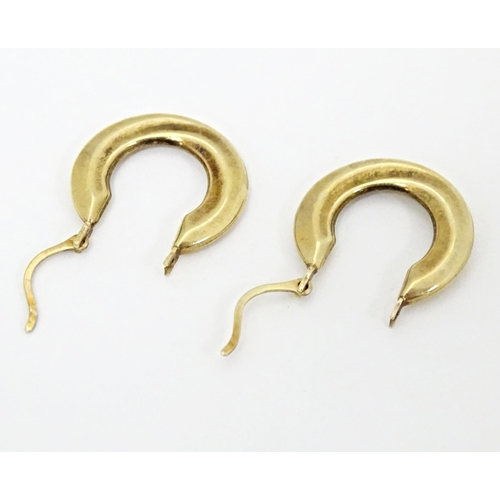 655 - A pair of 9ct gold hoop earrings. Approx. 3/4