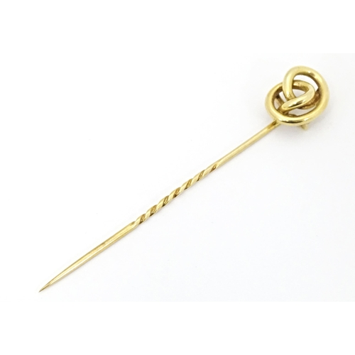 660 - A yellow metal stick pin with knot detail. Approx. 3