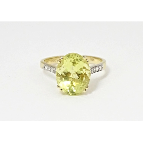 589 - A 9ct gold ring set with central citron feldspar flanked by ratanakiri zircons. Ring size approx. N