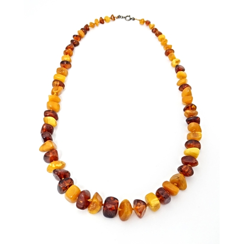 672 - An amber bead necklace of graduated beads. Approx 25