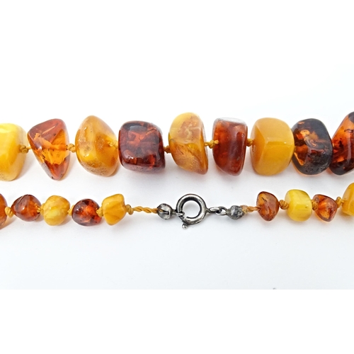 672 - An amber bead necklace of graduated beads. Approx 25