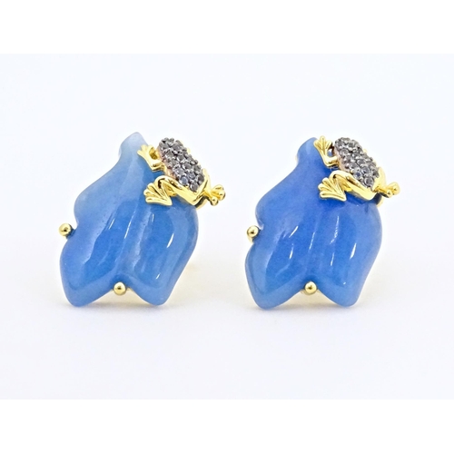 690 - A pair of silver gilt stud earrings set with frog detail approx 1