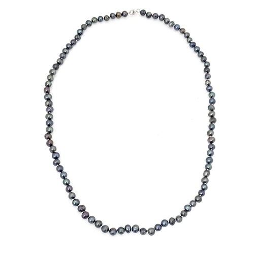 693 - A  black pearl necklace approx 22